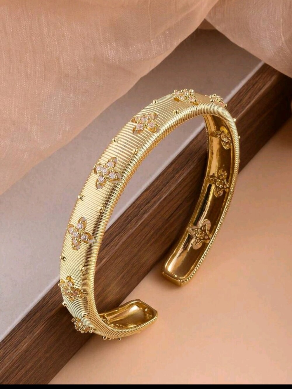 BRAND NEW ** Gold Floral Crystal Cuff Bracelet